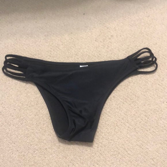 Black swim bottoms - Picture 1 of 2